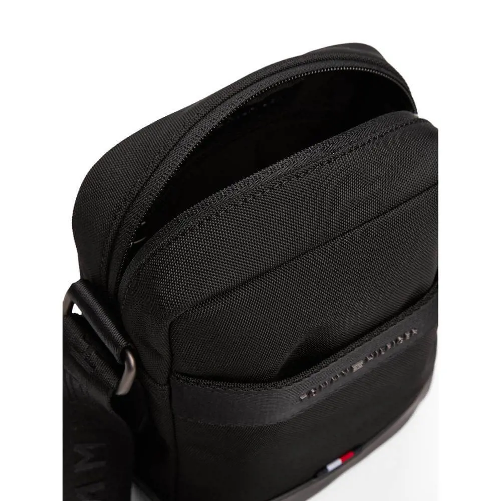 Tommy Hilfiger Metal Logo Travel Crossbody Reporter Bag